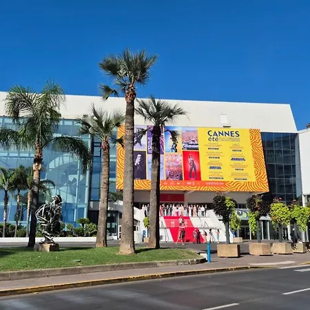 2-Bedroom Apt 5 Minutes From The Congress Center 戛纳