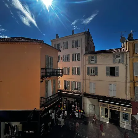 2-Bedroom Apt 5 Minutes From The Congress Center 公寓 *