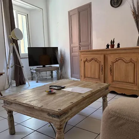 1-bedroom 5 Minutes From The Congress Center Lägenhet